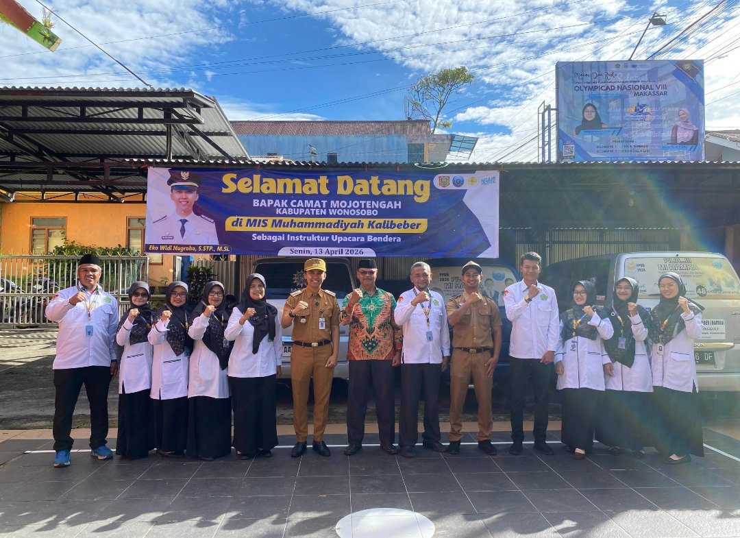 Camat Mojotengah Jadi Inspektur Upacara di MI Muhammadiyah Kalibeber, Dorong Sinergi dan Cegah Tiga Dosa Besar Pendidikan  - Gambar 2