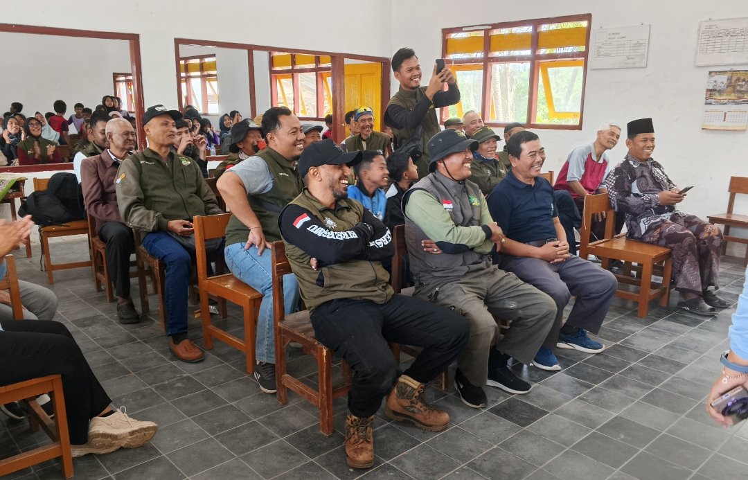 BikersMu Chapter Wonosobo Gelar Touring Sosial Air Bersih, Salurkan Ribuan Liter Air dan Toren ke Wadaslintang - Gambar 9