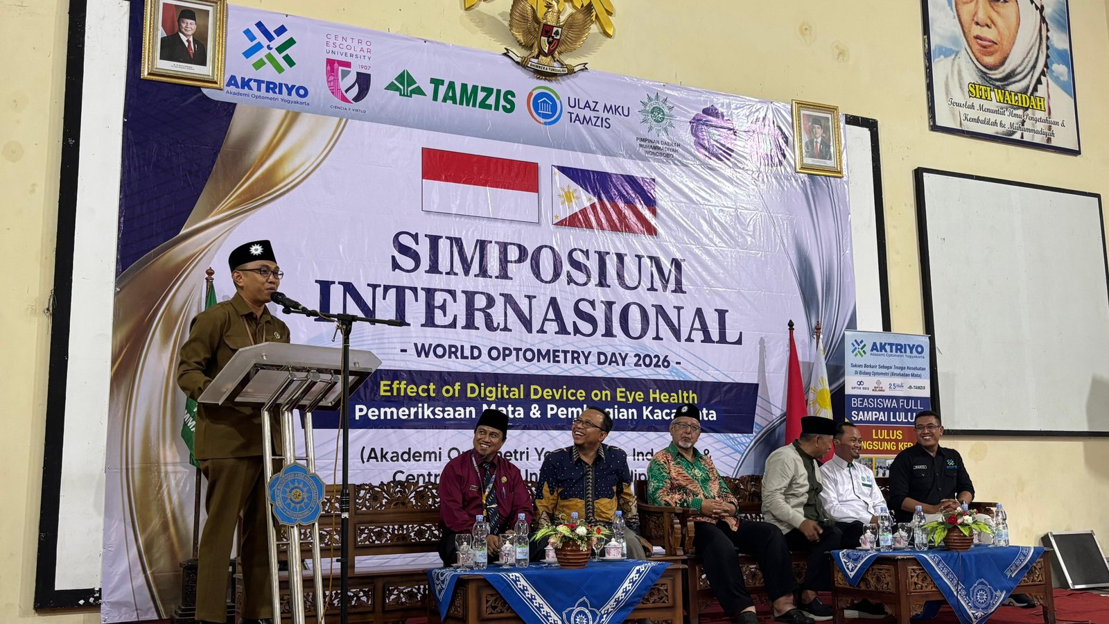 Siswa Muhammadiyah Wonosobo Ikuti Simposium Internasional Kesehatan Mata dan Bakti Sosial - Gambar 2